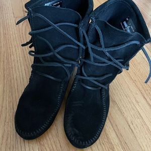 Minnetonka Moccasins Hardly worn! Great shape!